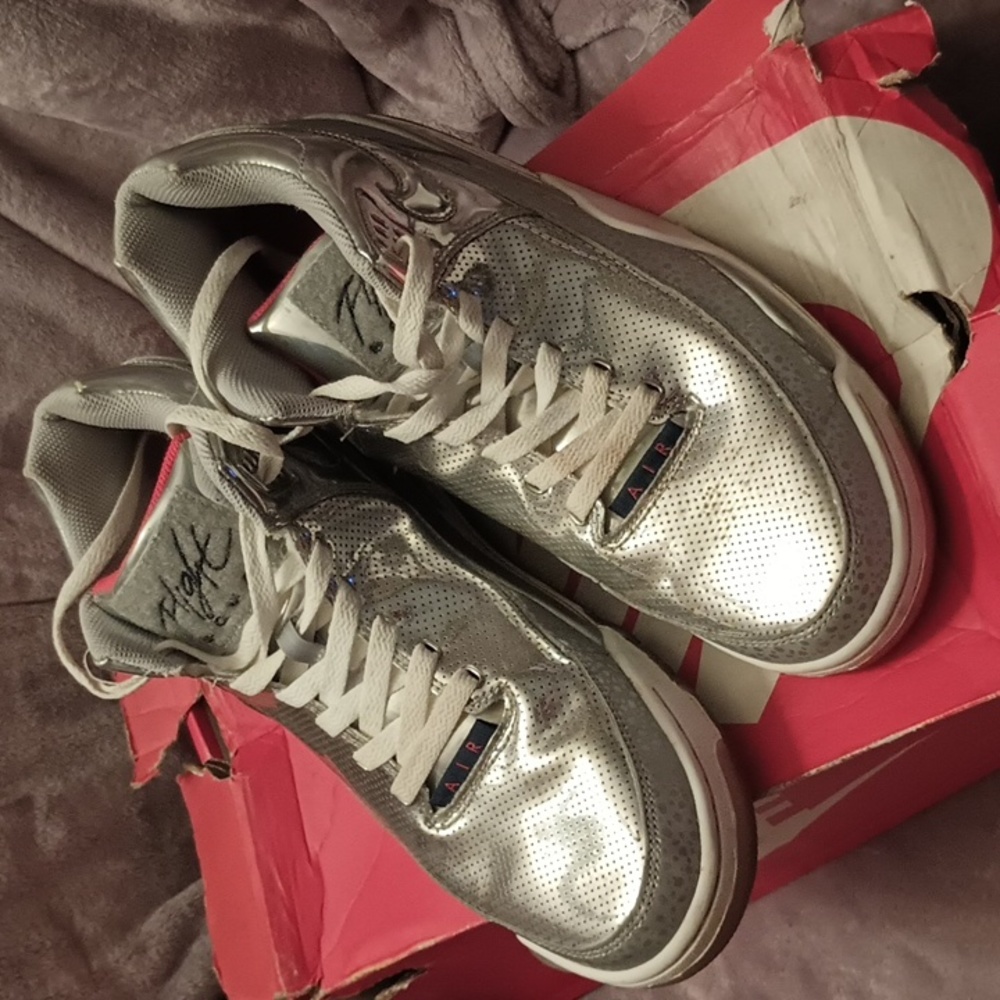 Nike Air Flight Squad mens sz 10.5 used excellent condition metallic silver.